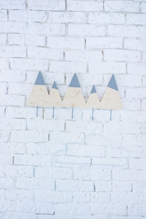 Perchero madera montañas