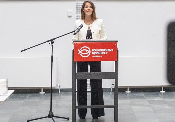 Princess Marie wore a white summer tweed blazer from Zara, and a gold necklace from Van Cleef and Arpels, and she carried TOD’s bag