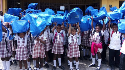 Continúa la entrega de material educativo a niños y niñas del departamento