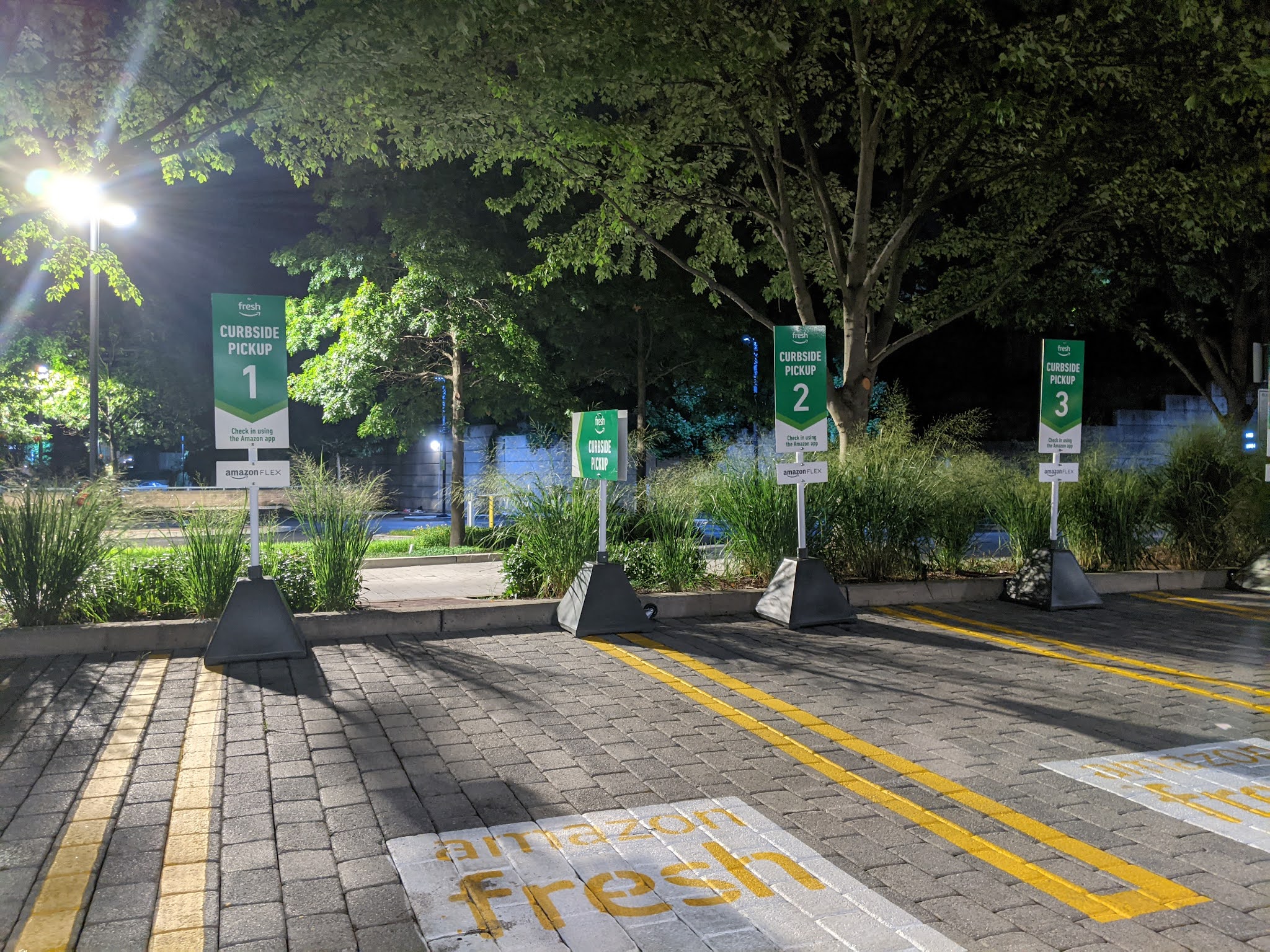 Robert Dyer Bethesda Row Amazon Fresh sets up 2hour parking, pickup