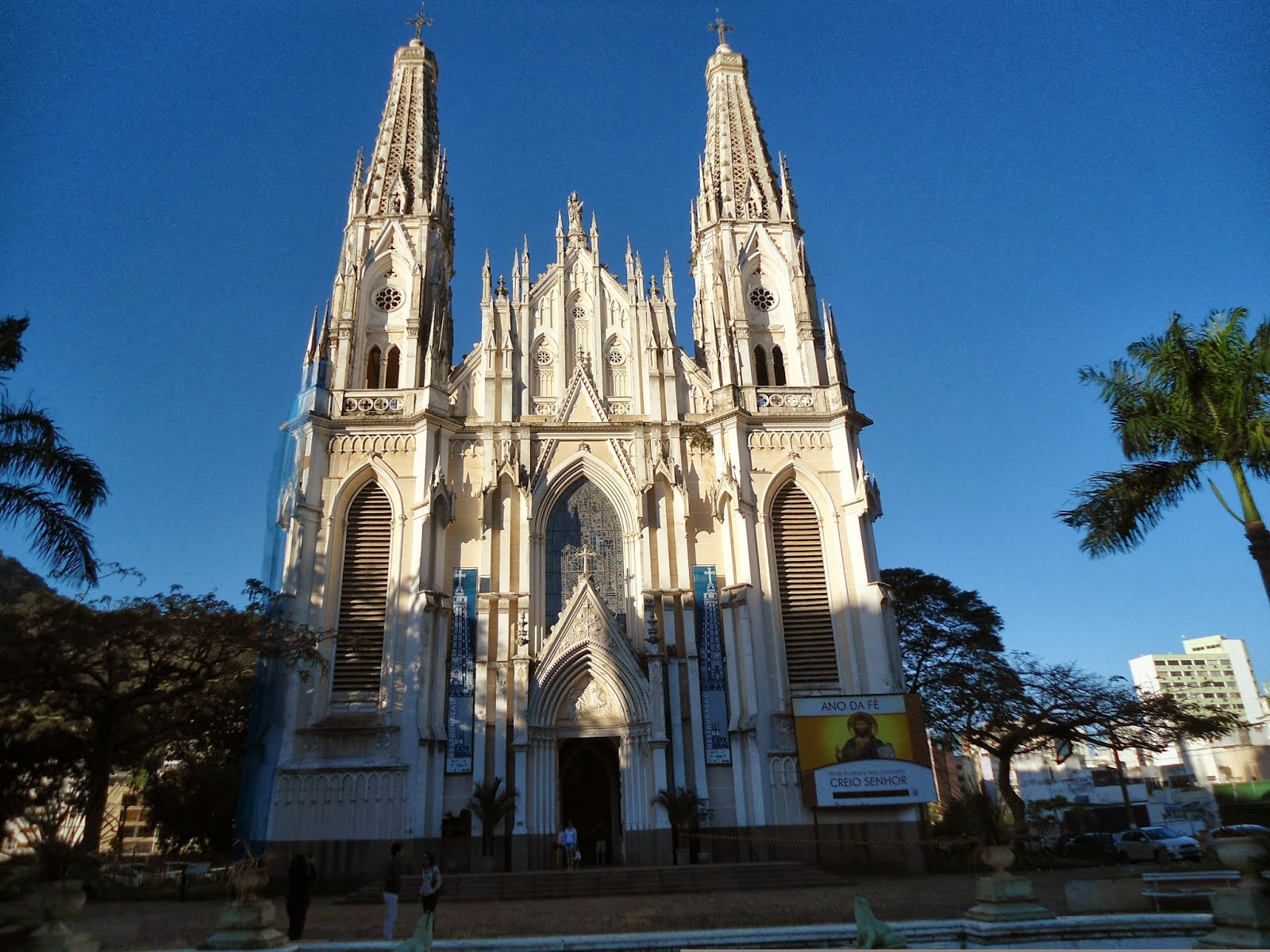 IPÊAMARELO A CATEDRAL METROPOLITANA DE VITÓRIA