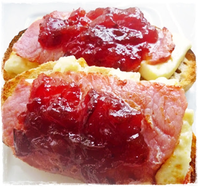 brie on toast bacon cranberry sauce