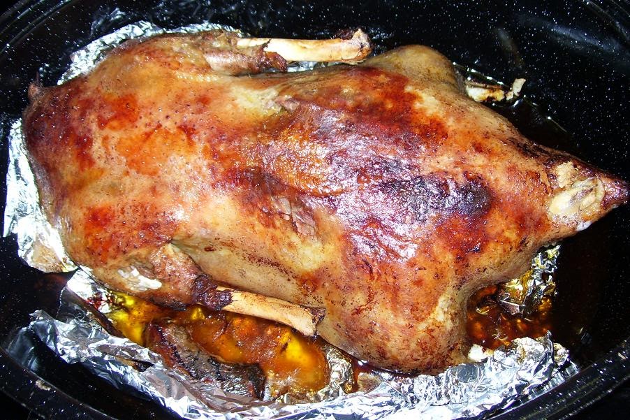 КУЛИНАРНЫЕ ШЕДЕВРЫ. Гусь с яблоками и черносливом.