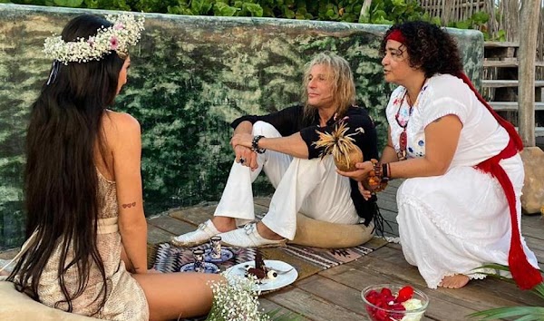Claudio Caniggia y Sofía Bonelli se comprometieron en México Claudio Caniggia y Sofía Bonelli se comprometieron en México
