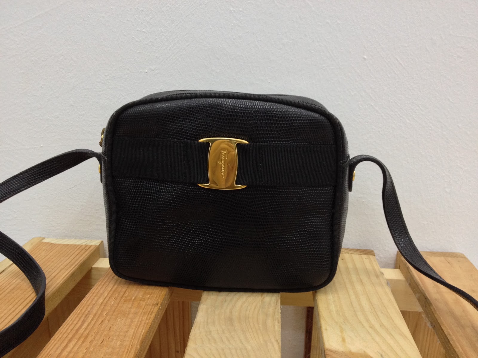 d0rayakEEbaG Authentic Salvatore Ferragamo Sling/Crossbody Bag(SOLD)