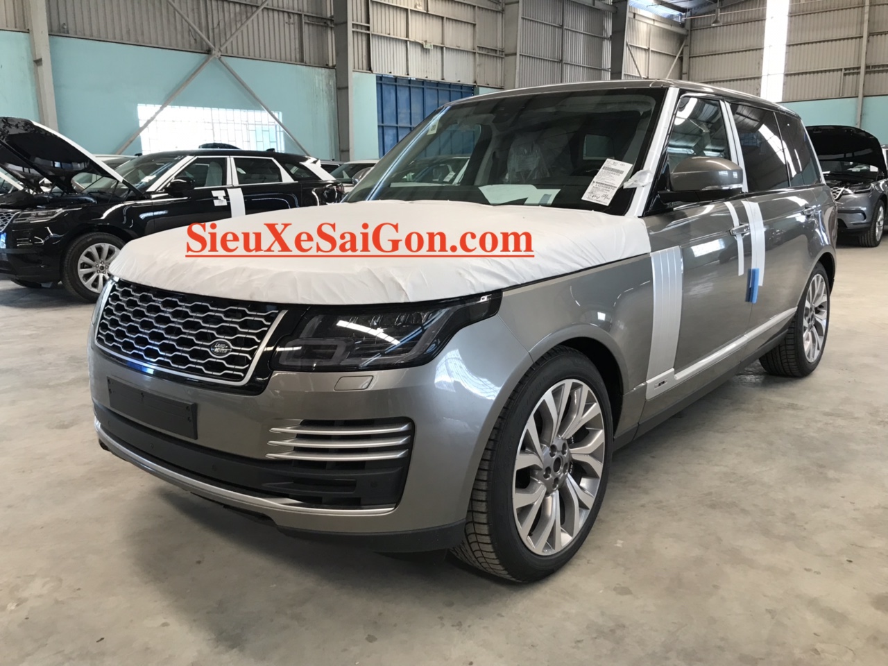 Mẫu Động Cơ 3.0 V6 Range Rover Phiên Bản Dài LWB Autobiography 2018 Model 2019 Giao Ngay Giá Bao Nhieu Tiền - màu silicon silver ánh kim bạc