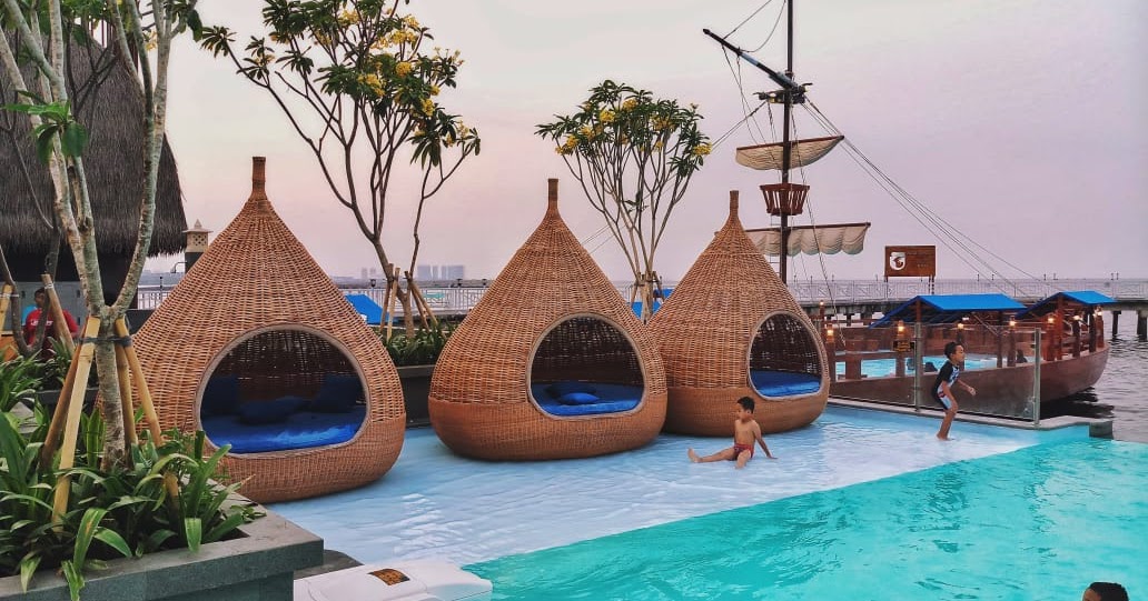 Staycation di Putri Duyung Ancol dan Menikmati Infinity Poolnya yang