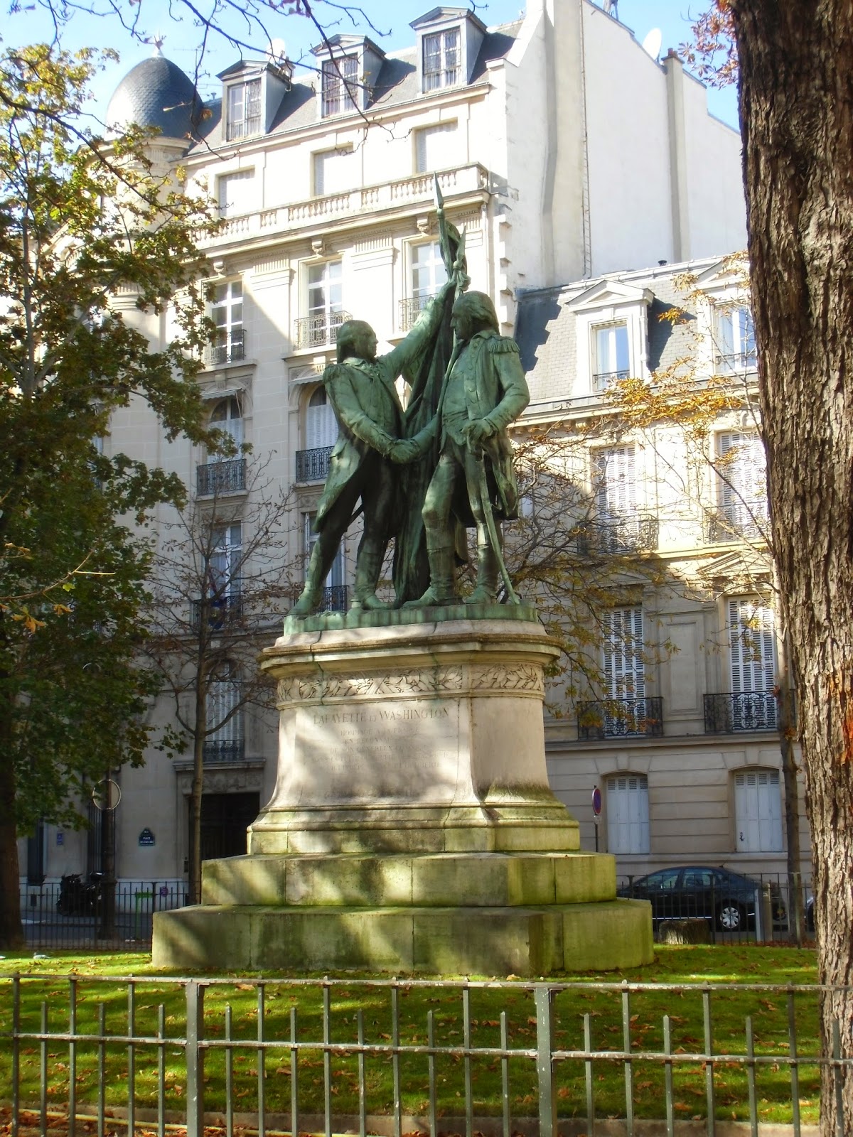 Laërte, le père d'Ulysse PLACE DES ETATSUNIS PARIS XVIème arrondissement