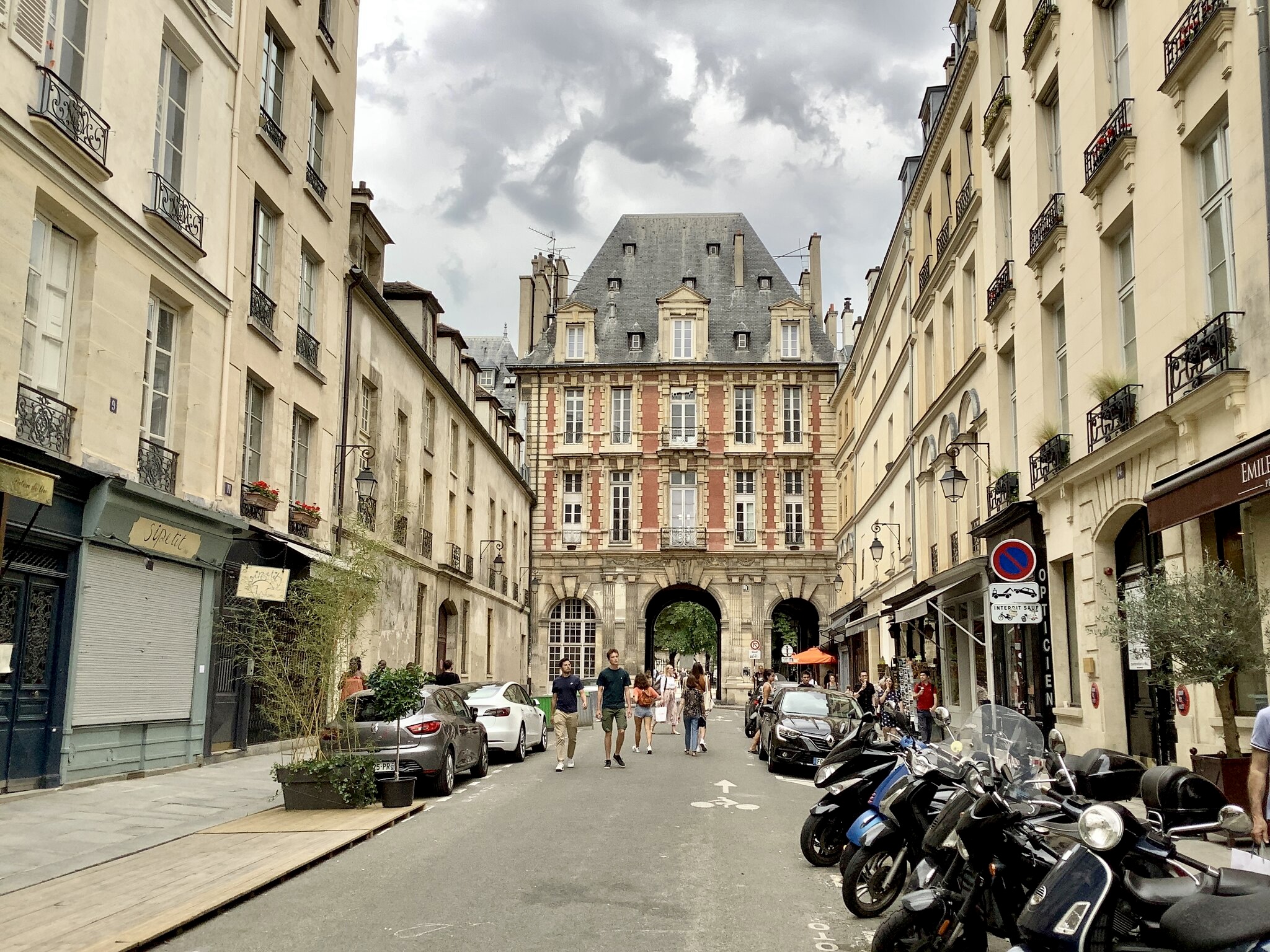 paris breakfasts Maison de Victor Hugo, Place des Vosges