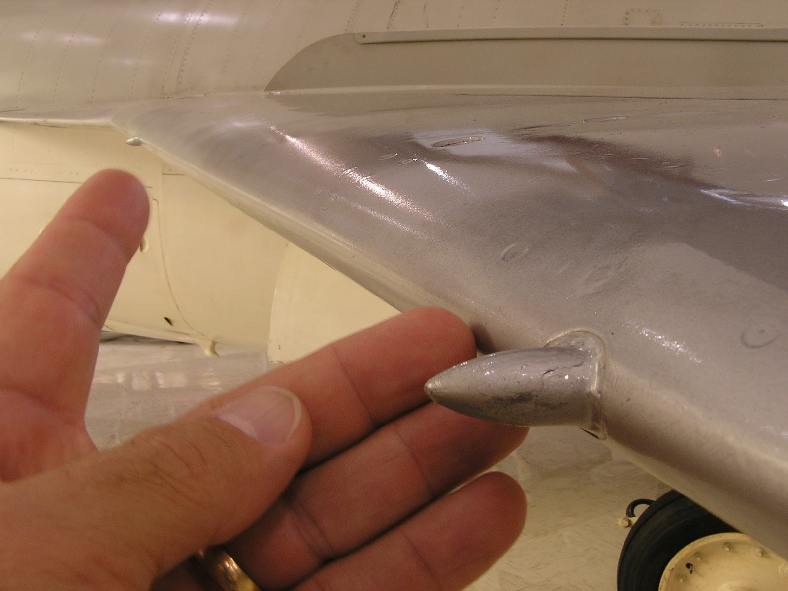 Tailhook Topics NonAerodynamic Wing Fences