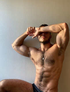 Handsome Hunks to Pleasure Your Friday