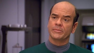 Robert Picardo como 'El Doctor'