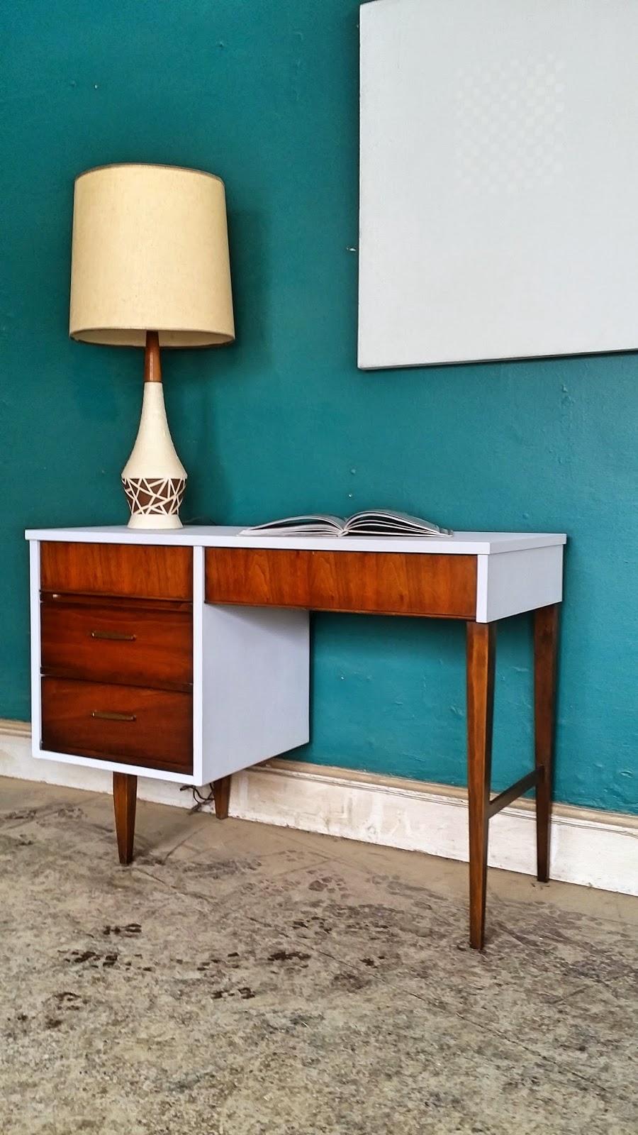 Vintage Ground Stunning Mid Century White / Wood Desk