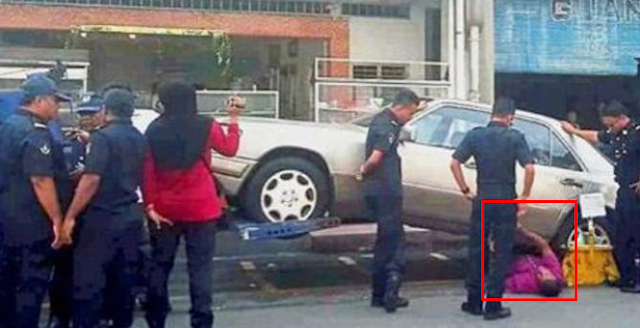 Gak Mau Mobilnya di Derek, Pria Ini Pilih Tiduran di Kolong Mobil Miliknya Gak Mau Mobilnya di Derek, Pria Ini Pilih Tiduran di Kolong Mobil Miliknya