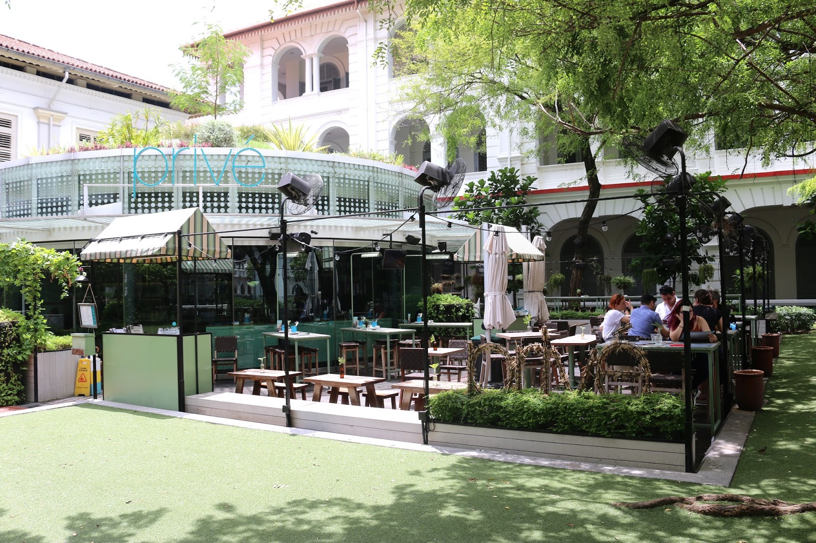 Privé CHIJMES Adelene Brielle