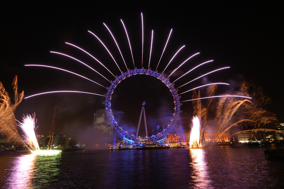 http://1.bp.blogspot.com/-NlLl3UPG-3I/TwBe_KobQ5I/AAAAAAAAC8A/9eIuUF_7DNU/s1600/London-Eye-fireworks.jpg