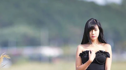Kim Ha Yul – Black Dress Outdoor