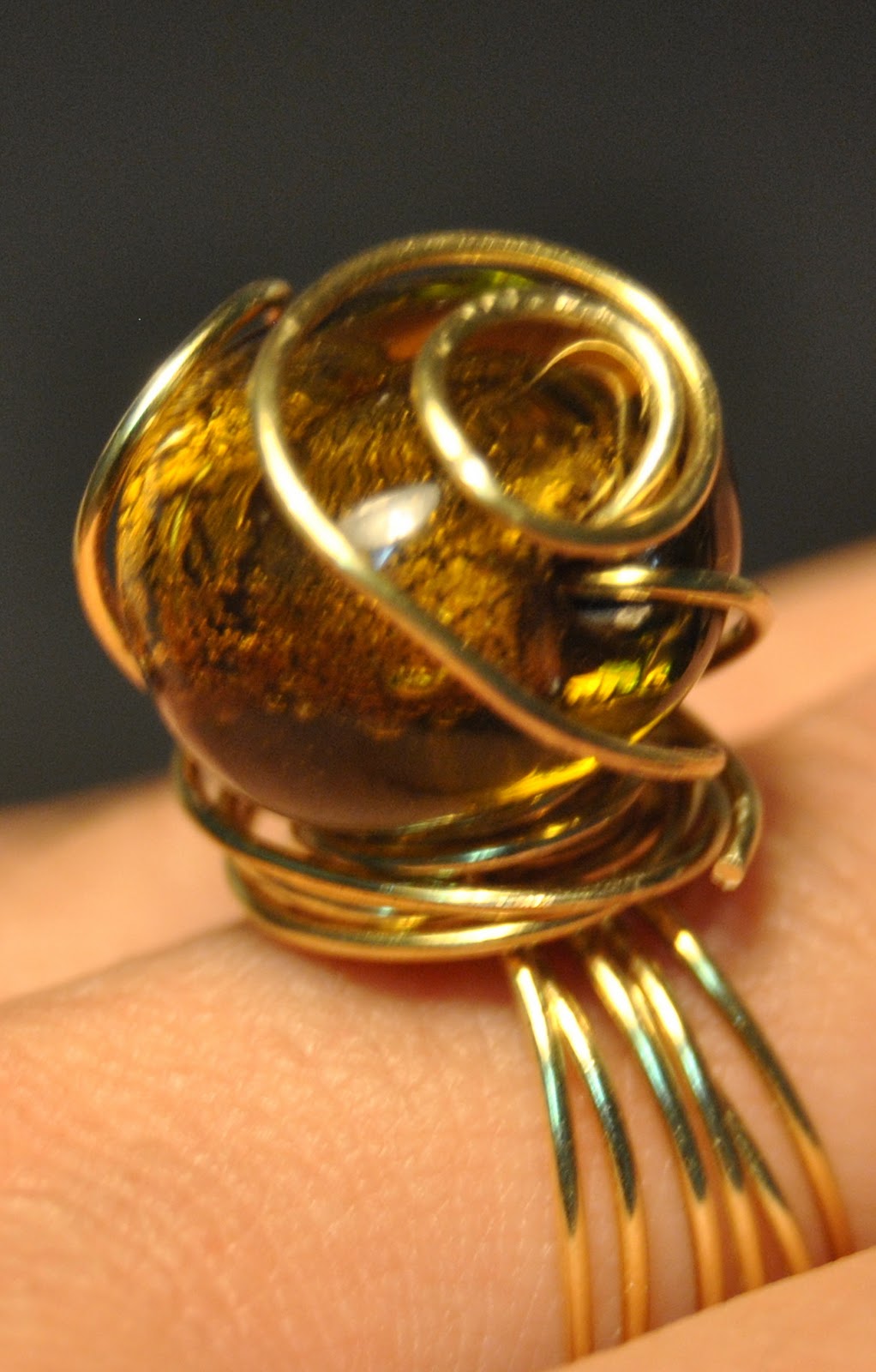 MANUALIDADES EL RINCONCITO DE MALY: ANILLO CON ALAMBRE DORADO