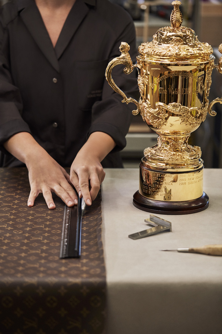Louis Vuitton diseñó el estuche oficial para el trofeo del Balón de Oro  2023