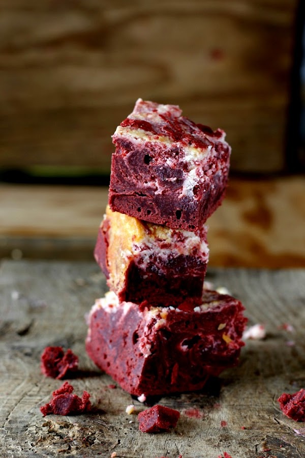Red velvet Cheesecake Brownie. http://www.maraengredos.com/