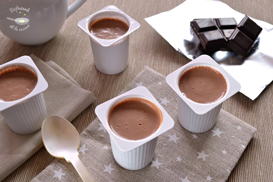 Petit suisse o danonino de chocolate