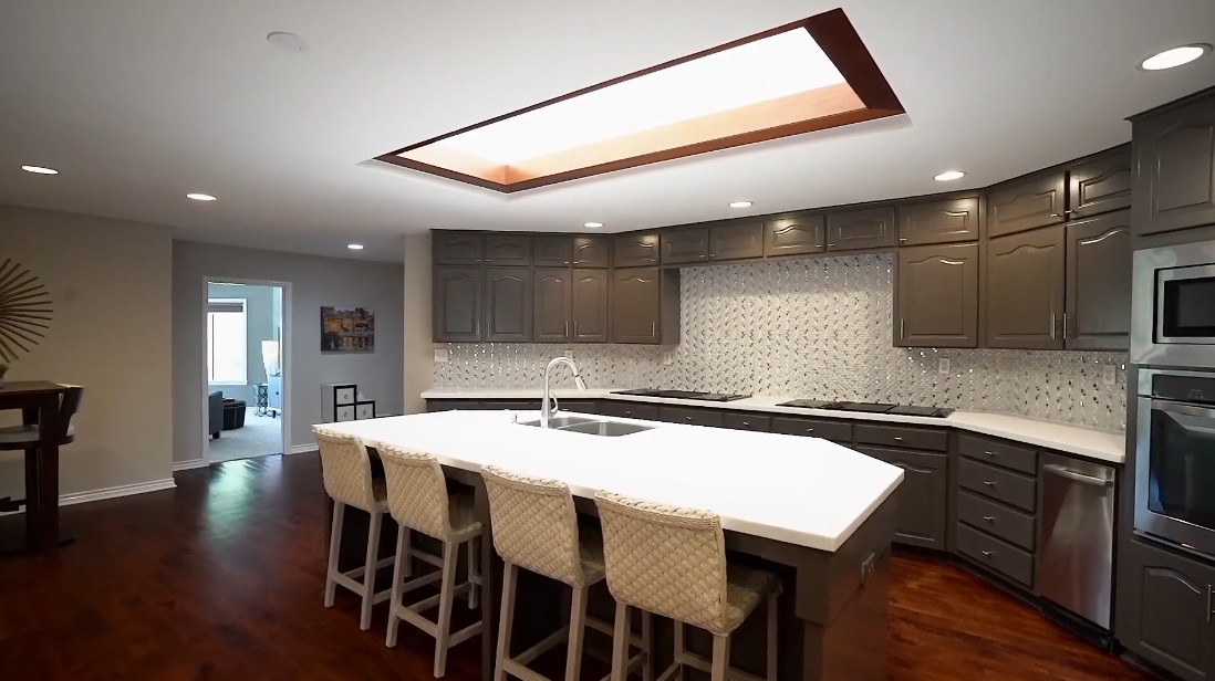 22 Interior Design Photos vs. Tour 111 Indian Bend Dr, Austin, TX