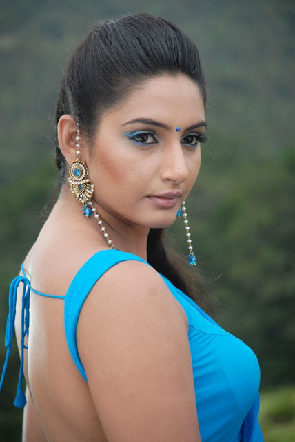 Actress Divyaa Dwivedi Spicy Busty In Saree Still Gallery Beautiful Indian Actress Cute Photos