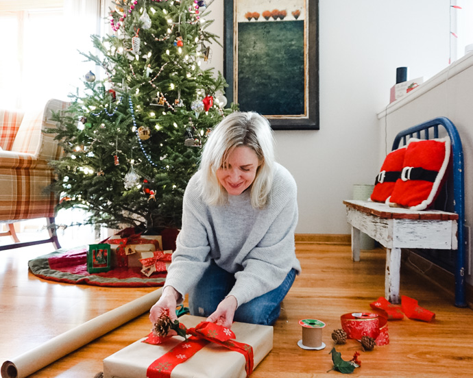 Unique ways to wrap gifts using craft paper