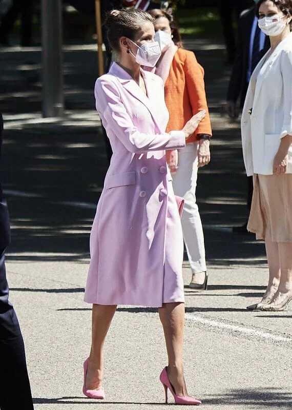 Queen Letizia wore a pink double breasted flared blazer dress coat, and pink clutch and pumps by Magrit. Tous jewelry earrings