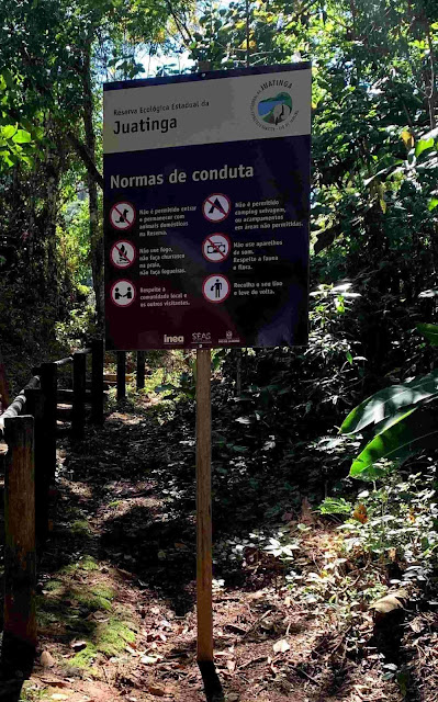 Trilha Praia do Sono em Paraty placa de entrada praia do sono