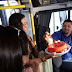 Passageiros fazem aniversário surpresa para motorista de ônibus em Fortaleza