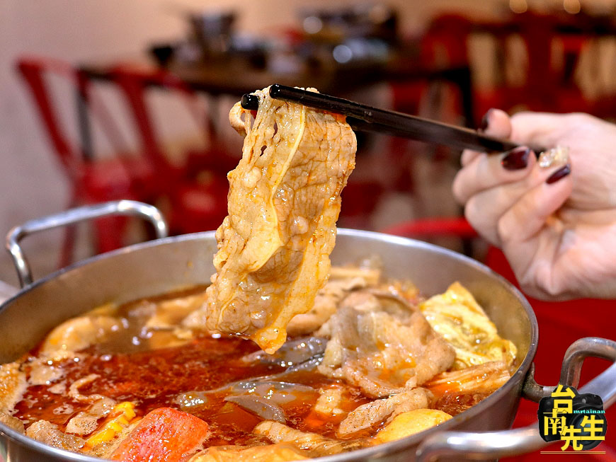 台南小火鍋/天然食材熬煮川味麻辣湯頭/肉燥飯、飲料吃到飽/限量供應產地直送海鮮食材/30隻白蝦超值佛心價只要199元/吃到痛風也甘願