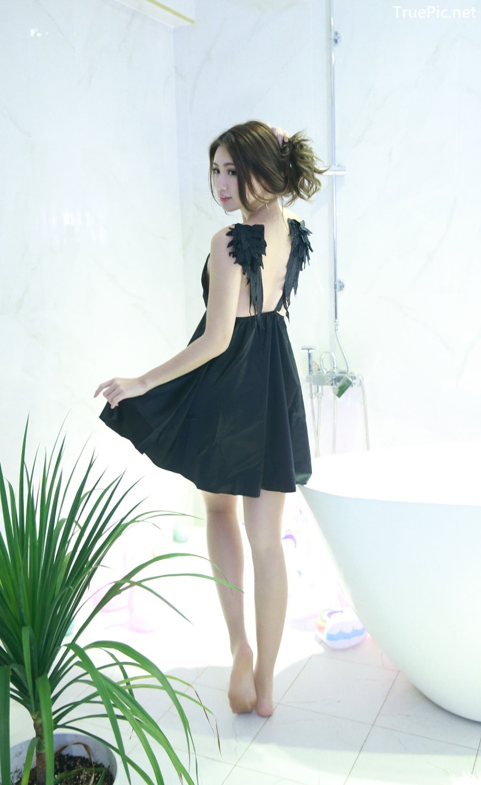 Image-Taiwanese-Model–張倫甄–Charming-Girl-With-Black-Sleep-Dress-TruePic.net- Picture-66