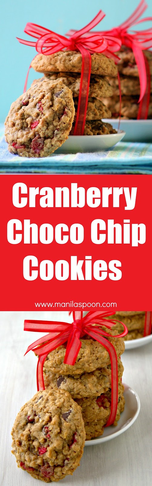 Cranberries give these yummy cookies a fresh tangy flavor which perfectly contrasts with chocolate and cinnamon spice! A great holiday snack for Thanksgiving, Christmas and New Year! | manilaspoon.com