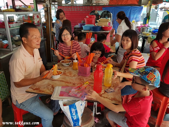 Famous Curry Mee Noodles at Kuala Sepetang (十八丁咖哩面) Tekkaus