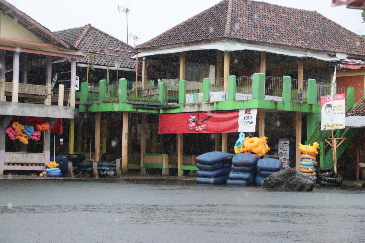 7 Perbedaan Cikoromoy dan Umbul Ponggok | PAPABACKPACKER