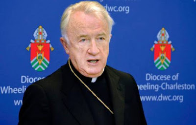 Obispo que acosaba adultos hacia obsequios personales valorados en decenas de miles de dólares pagados con fondos de la Iglesia