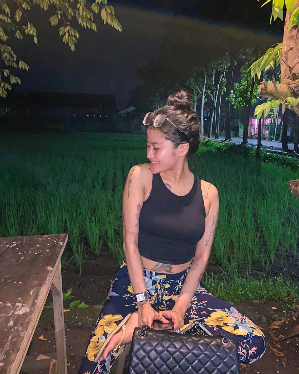 Arvianda Aprilasari Selebgram Seksi Bertato Hot - Hot Selebgram Model