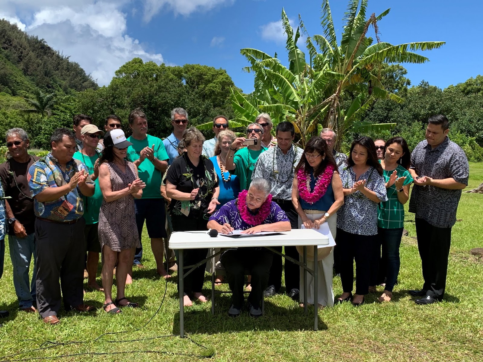 Hawaii House Blog GOVERNOR SIGNS REPRESENTATIVE NAKAMURA'S BILL DURING