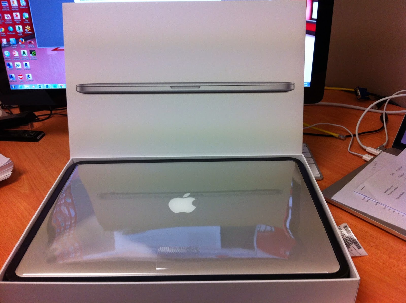 New Apple Reseller / MacBook Pro unboxing