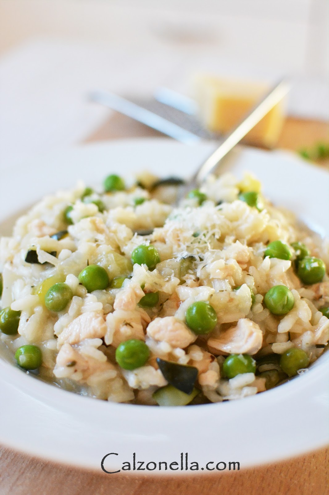 RISOTTO Z KURCZAKIEM, CUKINIĄ I ZIELONYM GROSZKIEM