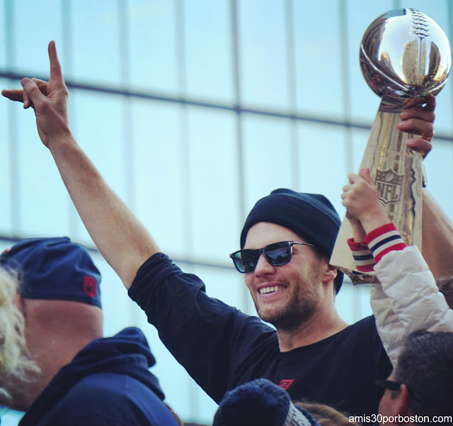 Tom Brady durante el Desfile por la Super Bowl en Boston 
