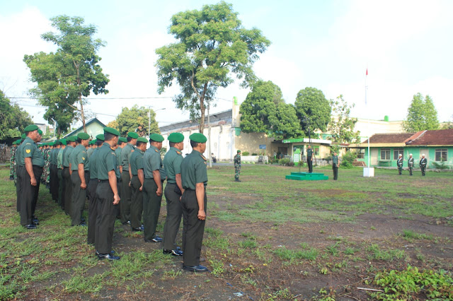 Upacara pengibaran bendera Merah Putih di Lapangan Gayamprit