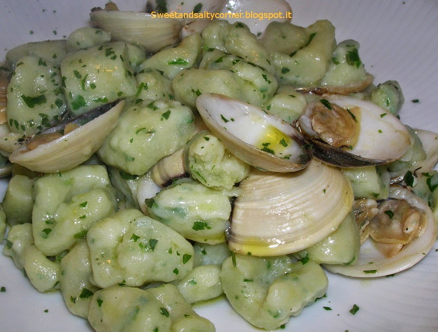 gnocchi di ricotta e rucola alle vongole