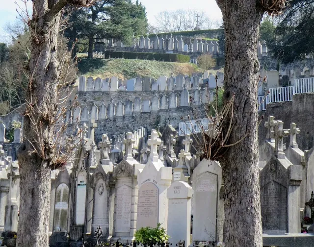 Lyon to Vienne day trip: cemetery