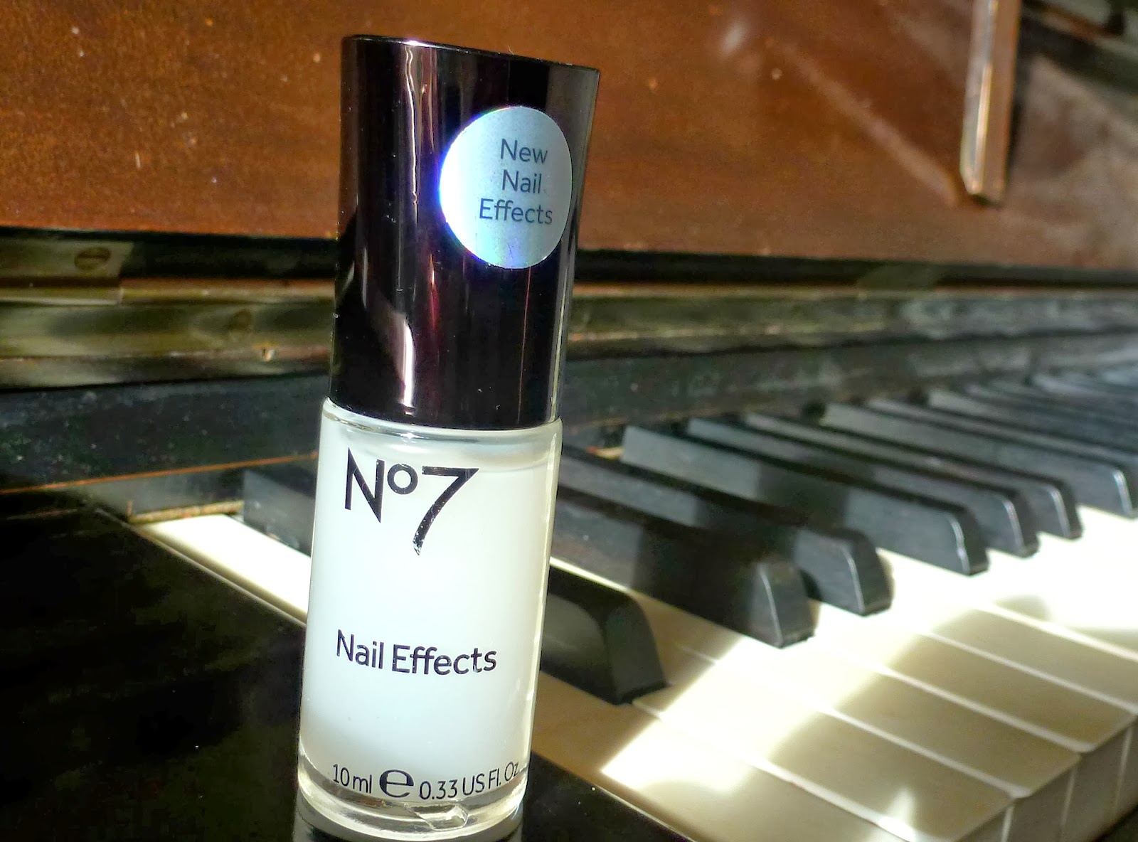 A picure of No 7 Nail Effects Matte Topcoat