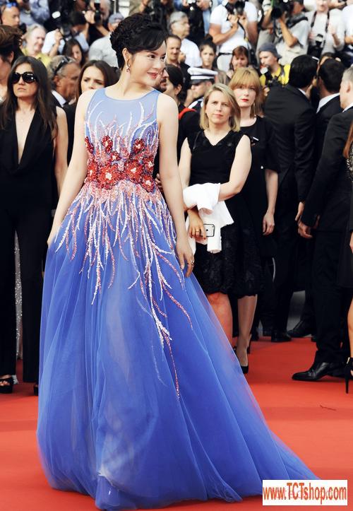 Lý Nhã Kỳ, Angela Phương Trinh mặc đẹp nhất tuần