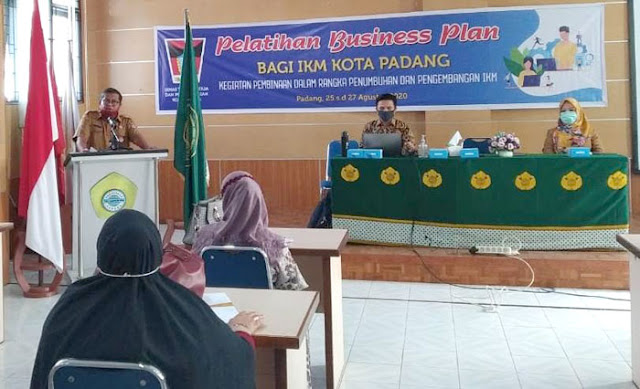 Yunisman buka pelatihan business plan bagi IKM Padang