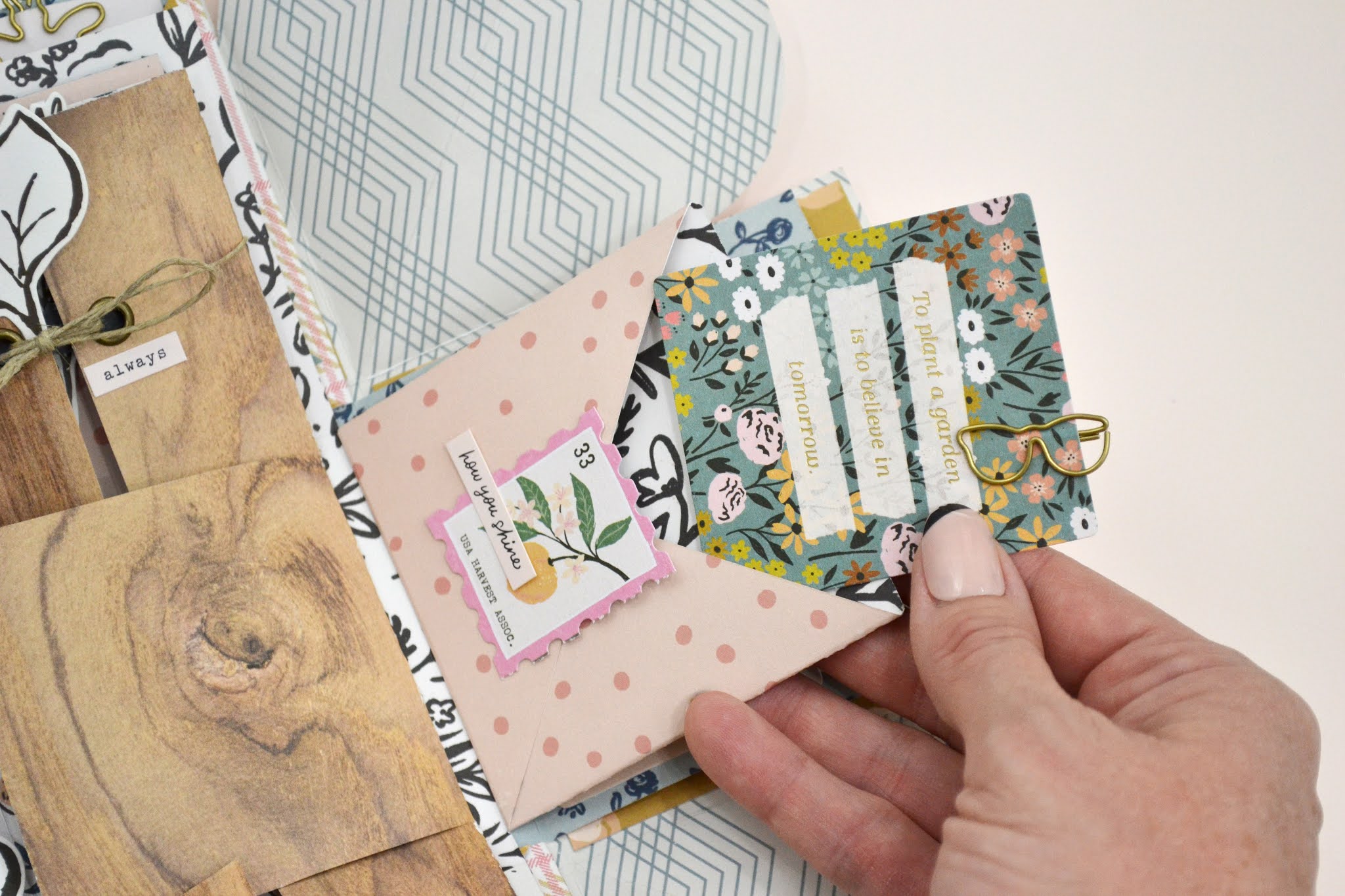 Aly Dosdall how to make an explosion box with the we r memory keepers