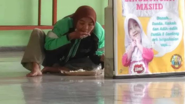 Nak, Ibu Rela Menunda Makan Enak Hari Ini Agar Kamu Bisa Makan Enak, Banyak Netizen Yang Mendoakan Lady Grab Ini Ternyata... Nak, Ibu Rela Menunda Makan Enak Hari Ini Agar Kamu Bisa Makan Enak, Banyak Netizen Yang Mendoakan Lady Grab Ini Ternyata...